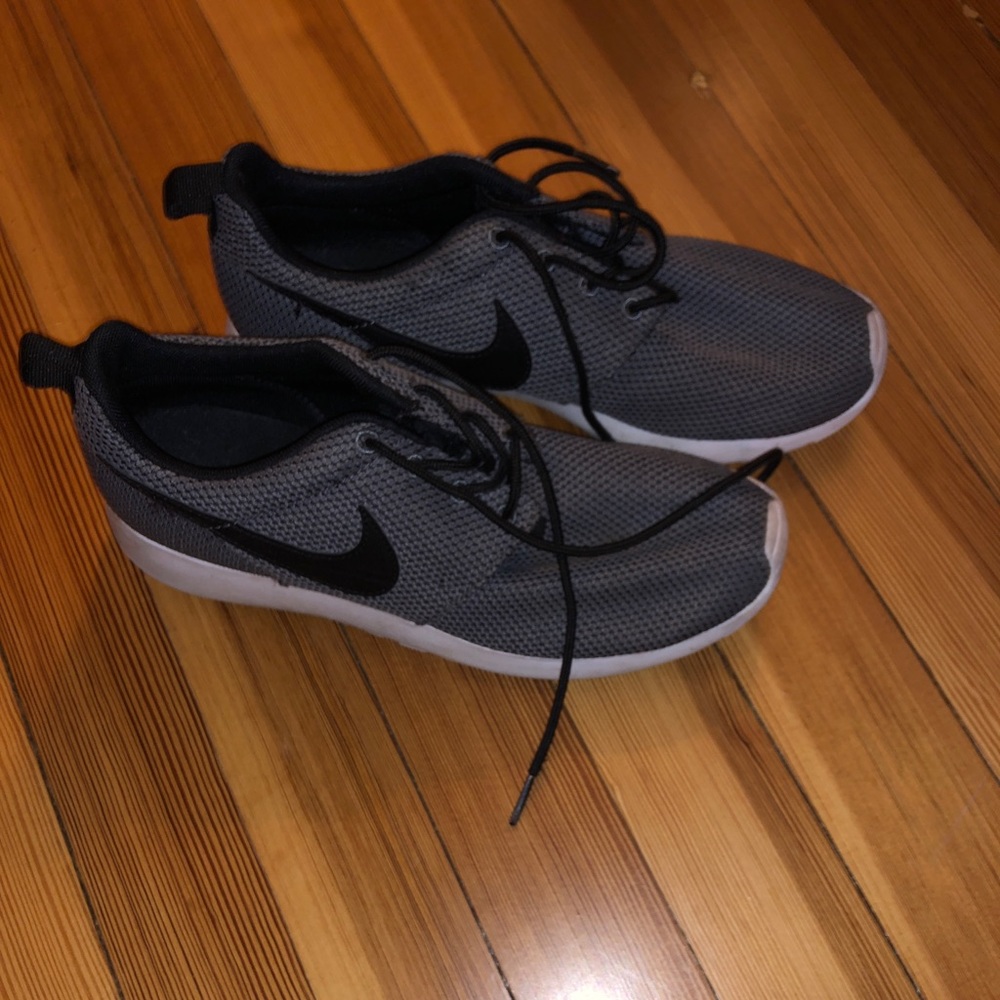 Nike roshe runs